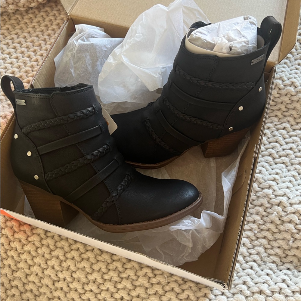 Roxy ankle boots